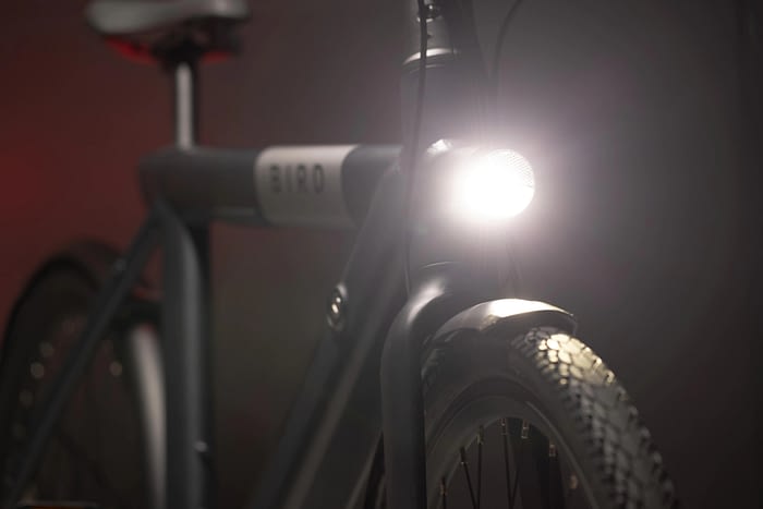 Bird Bike van moof look a like Elektrische fiets Mat-zwart koplamp detail